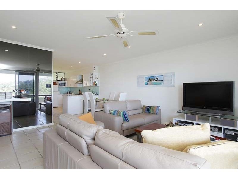 Photo - 206/2 Marina Drive, Poinciana Lodge Drive, Hamilton Island QLD 4803 - Image 5