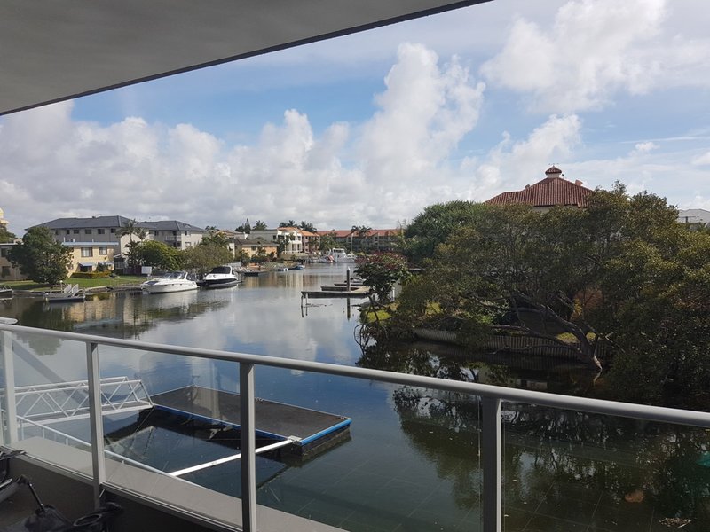 Photo - 206/33-37 Madang Crescent, Runaway Bay QLD 4216 - Image 2