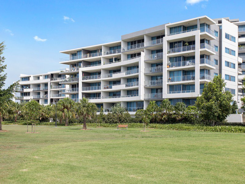 Photo - 206/41 Harbour Town Drive, Biggera Waters QLD 4216 - Image 2