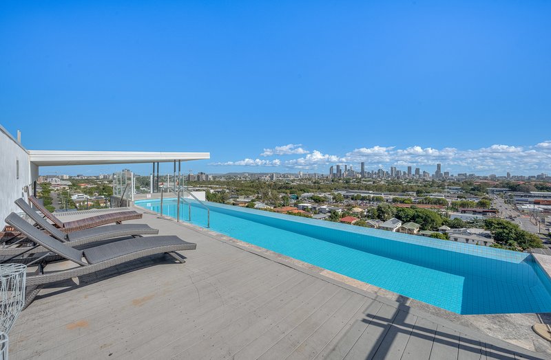 Photo - 2064/123 Cavendish Road, Coorparoo QLD 4151 - Image 8