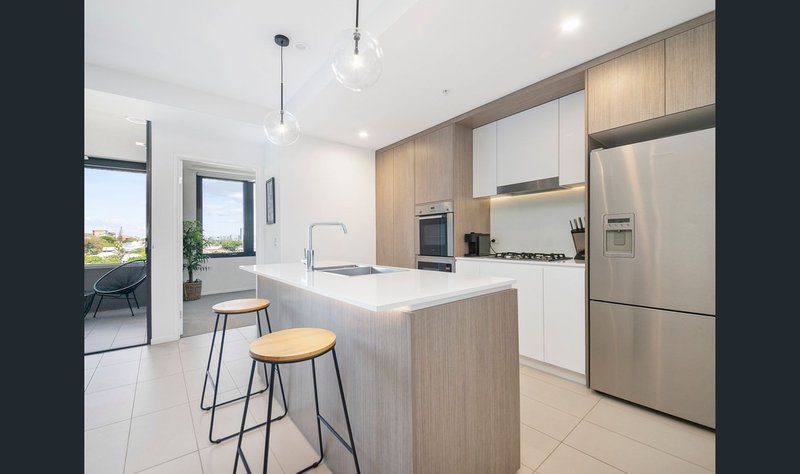 Photo - 2067/123 Cavendish Road, Coorparoo QLD 4151 - Image 3