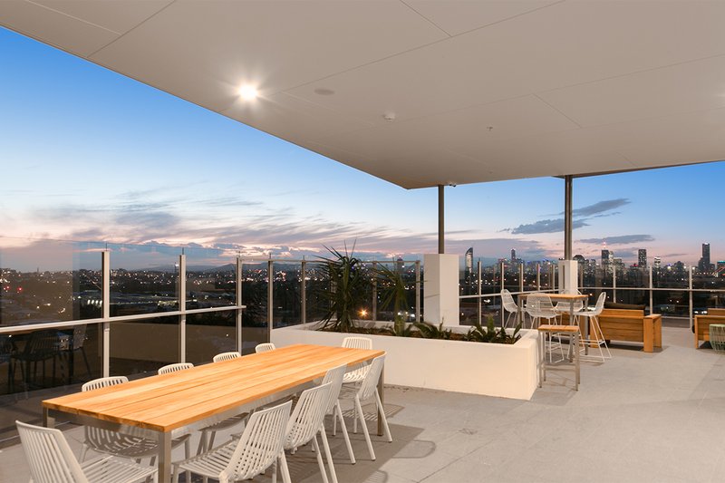 Photo - 2067/123 Cavendish Road, Coorparoo QLD 4151 - Image 9