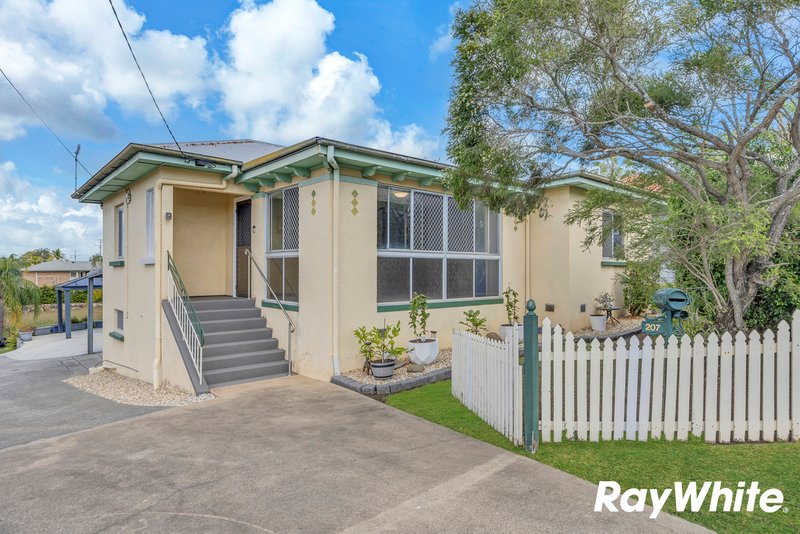 Photo - 207 Blackstone Road, Silkstone QLD 4304 - Image 2