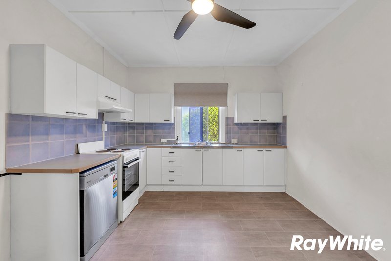 Photo - 207 Blackstone Road, Silkstone QLD 4304 - Image 8