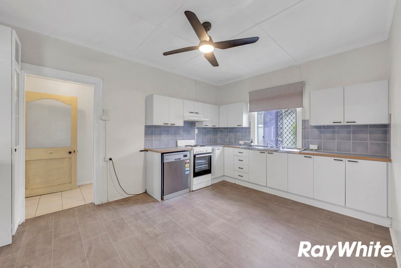 Photo - 207 Blackstone Road, Silkstone QLD 4304 - Image 9