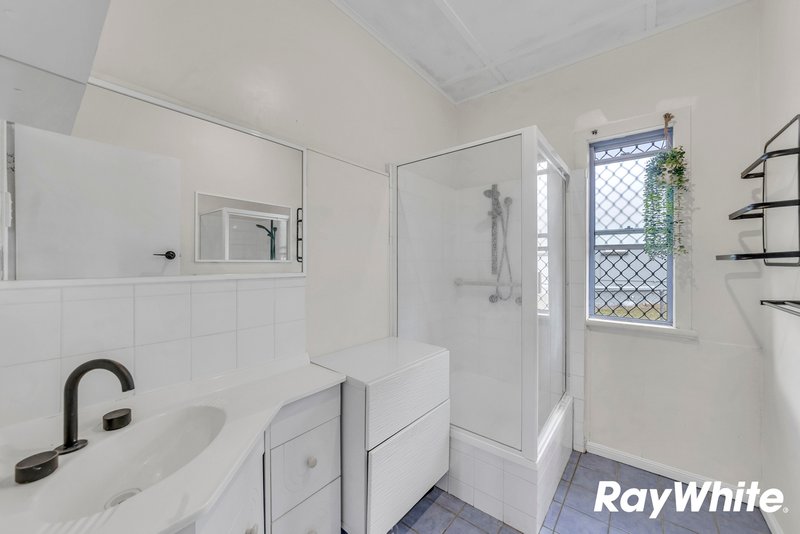 Photo - 207 Blackstone Road, Silkstone QLD 4304 - Image 12