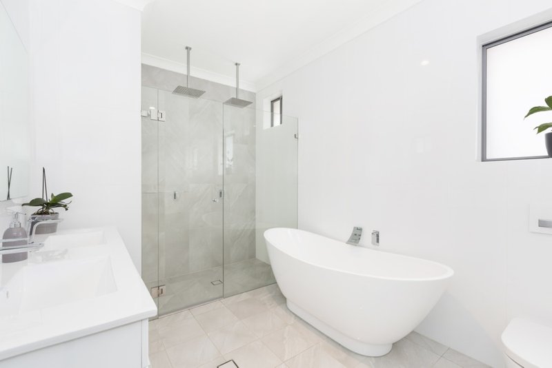 Photo - 207 Gannons Road, Caringbah South NSW 2229 - Image 7