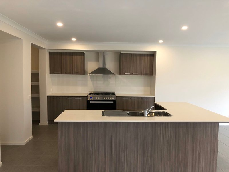 Photo - 207 Haze Drive, Point Cook VIC 3030 - Image 3
