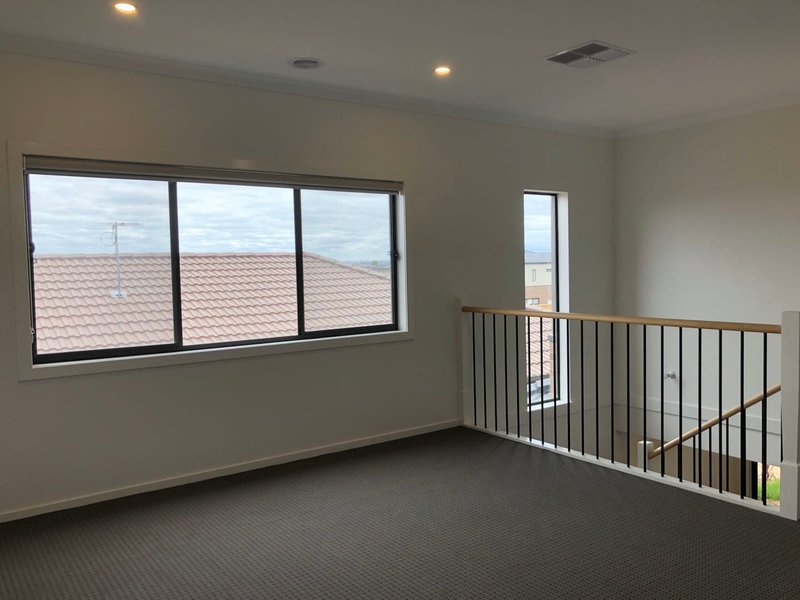 Photo - 207 Haze Drive, Point Cook VIC 3030 - Image 4