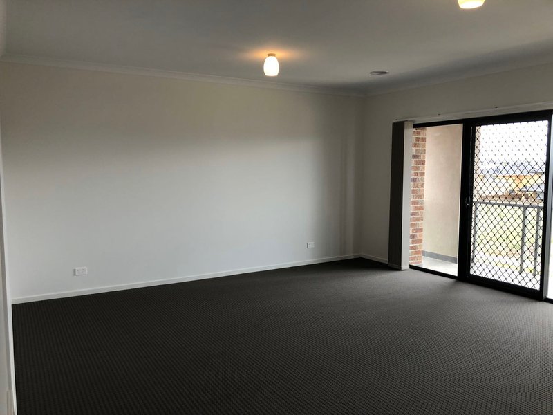 Photo - 207 Haze Drive, Point Cook VIC 3030 - Image 6