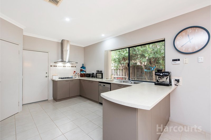 Photo - 207 Peelwood Parade, Halls Head WA 6210 - Image 5