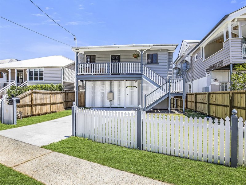 207 Rainbow Street, Sandgate QLD 4017