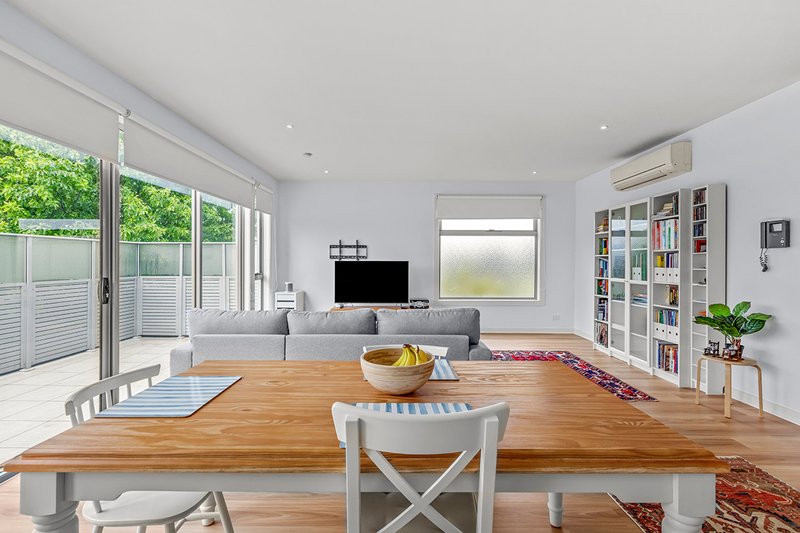 Photo - 207/135 Lower Dandenong Road, Mentone VIC 3194 - Image 2