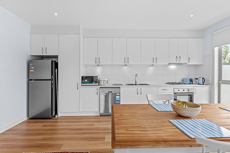 Photo - 207/135 Lower Dandenong Road, Mentone VIC 3194 - Image 3