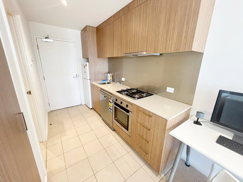 Photo - 207/180 Morphett Street, Adelaide SA 5000 - Image 4