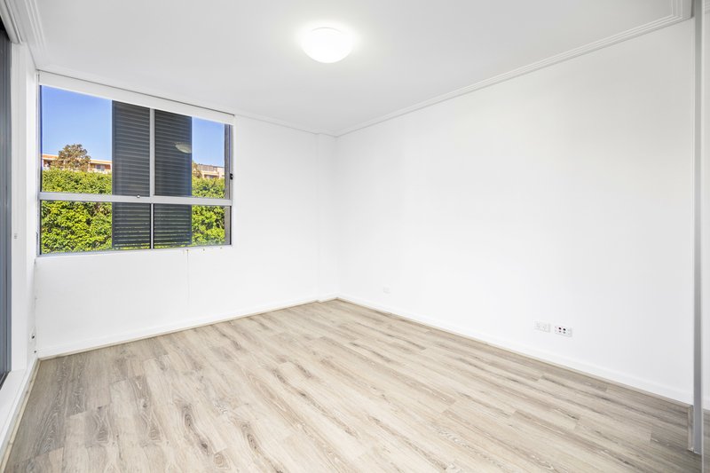 Photo - 207/3 The Piazza , Wentworth Point NSW 2127 - Image 4