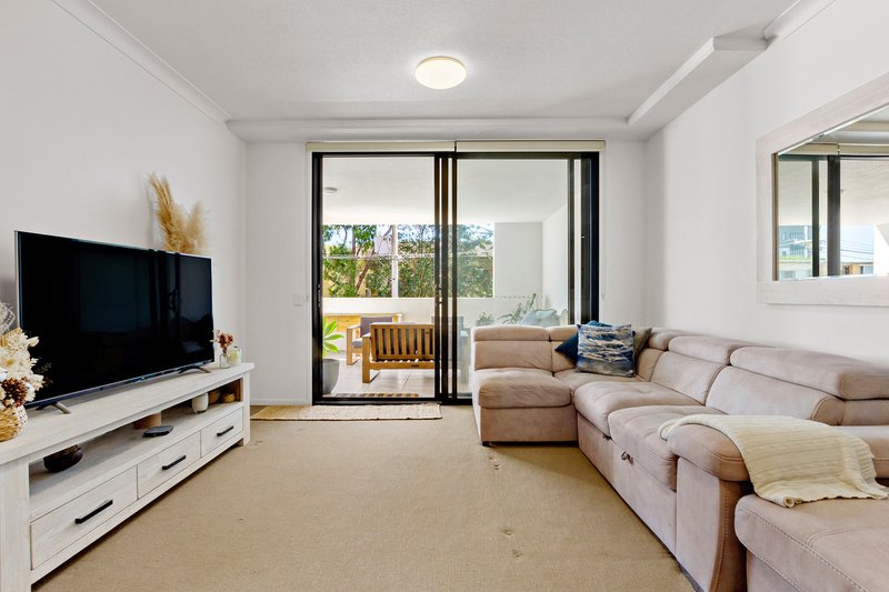 Photo - 207/33 Nundah Street, Nundah QLD 4012 - Image 2