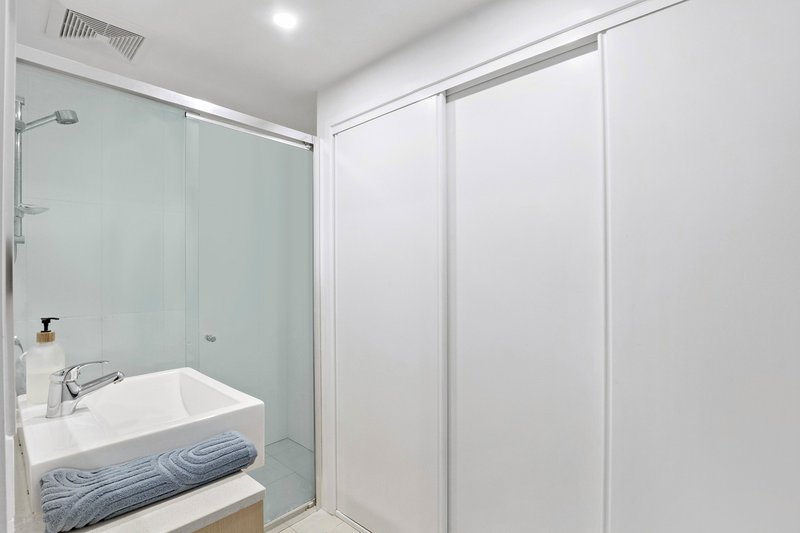 Photo - 207/33 Nundah Street, Nundah QLD 4012 - Image 9