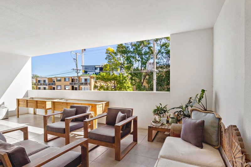 Photo - 207/33 Nundah Street, Nundah QLD 4012 - Image 10
