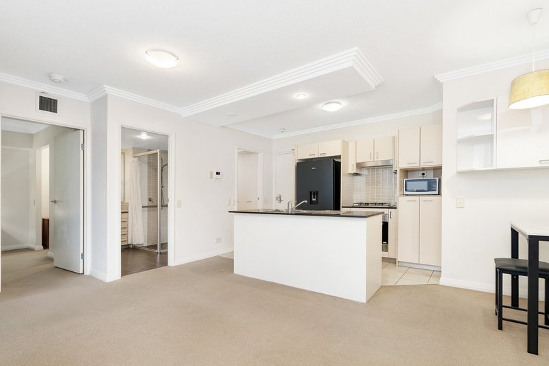 Photo - 207/392 Hamilton Road, Chermside QLD 4032 - Image 3