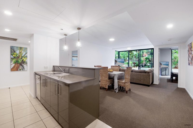 Photo - 2075/1 Ocean Street, Burleigh Heads QLD 4220 - Image 10