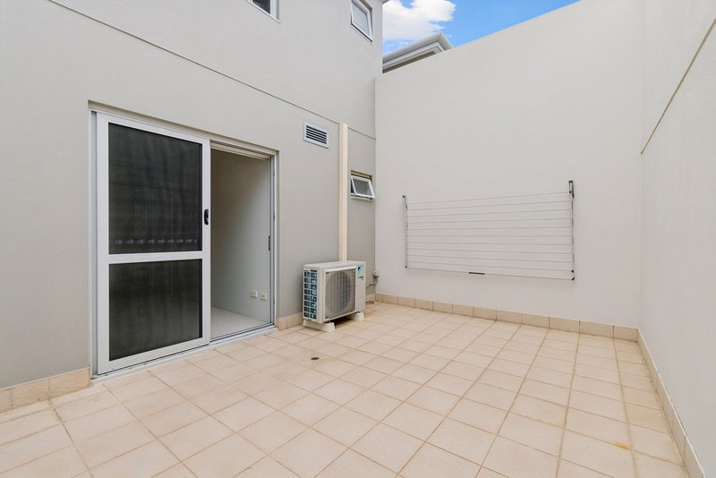 Photo - 20/76 Newcastle Street, Perth WA 6000 - Image 12