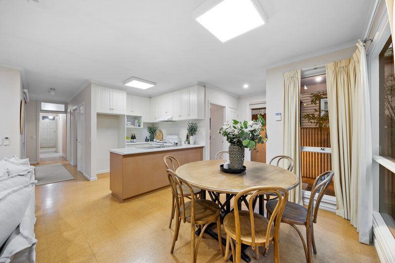 Photo - 208 Armstrong Street North, Soldiers Hill VIC 3350 - Image 5