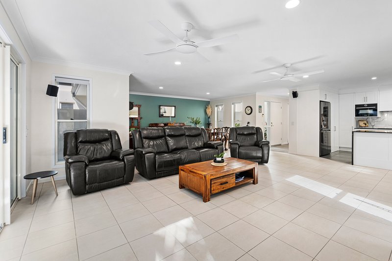 Photo - 208 Easthill Drive, Robina QLD 4226 - Image 9