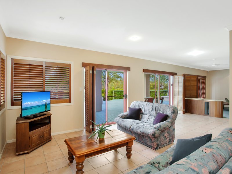 Photo - 208 San Fernando Drive, Worongary QLD 4213 - Image 9