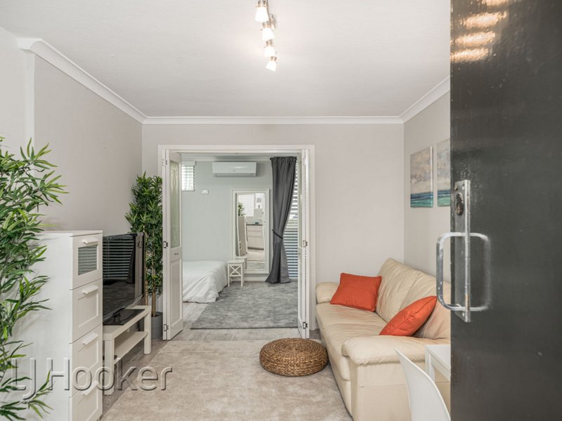 Photo - 208/130A Mounts Bay Road, Perth WA 6000 - Image 3