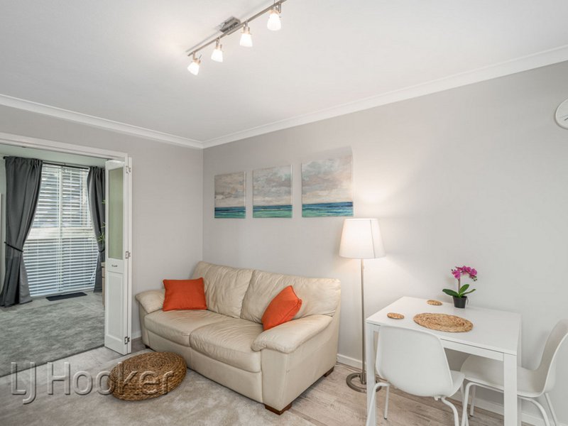 Photo - 208/130A Mounts Bay Road, Perth WA 6000 - Image 4