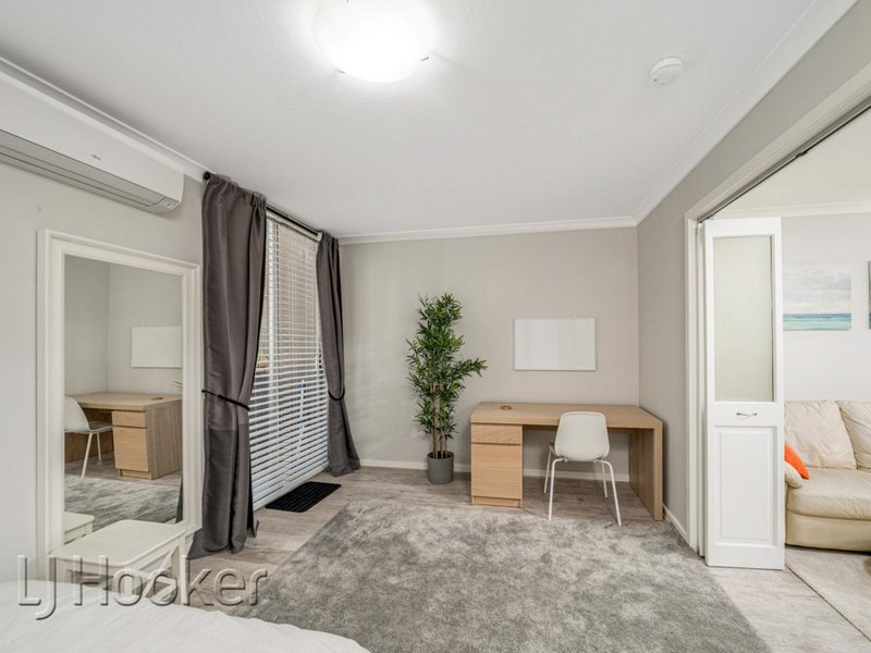 Photo - 208/130A Mounts Bay Road, Perth WA 6000 - Image 11