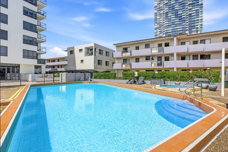 Photo - 208/132 Marine Parade, Southport QLD 4215 - Image 1