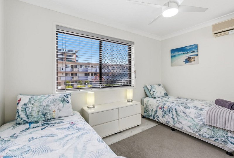 Photo - 208/132 Marine Parade, Southport QLD 4215 - Image 9