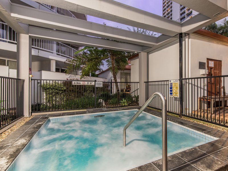 Photo - 208/140 Ferny Avenue, Surfers Paradise QLD 4217 - Image 5