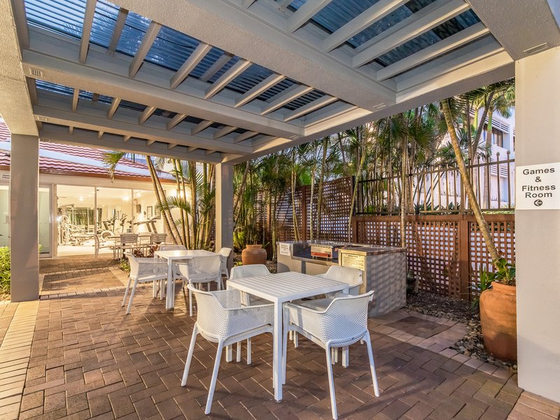 Photo - 208/140 Ferny Avenue, Surfers Paradise QLD 4217 - Image 8