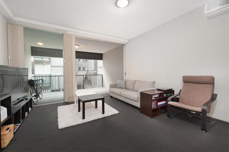 Photo - 208/28 Masters Street, Newstead QLD 4006 - Image 2