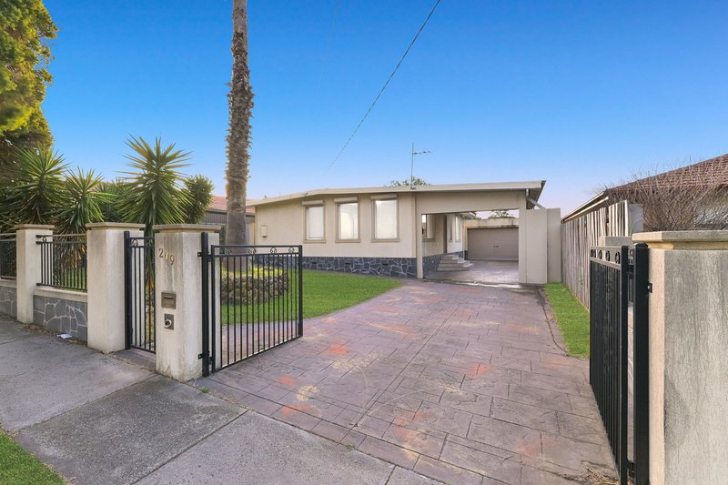 Photo - 209 Cheltenham Road, Keysborough VIC 3173 - Image 15