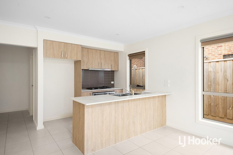 Photo - 209 Haze Drive, Point Cook VIC 3030 - Image 7