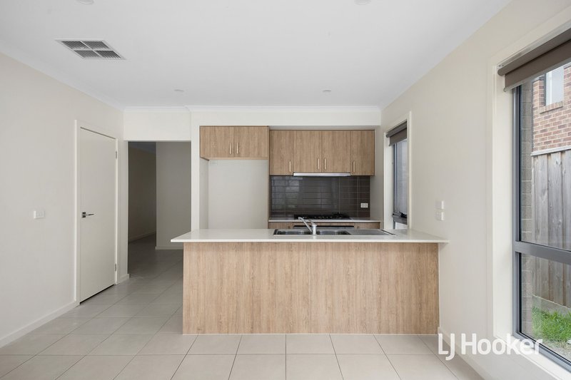 Photo - 209 Haze Drive, Point Cook VIC 3030 - Image 8