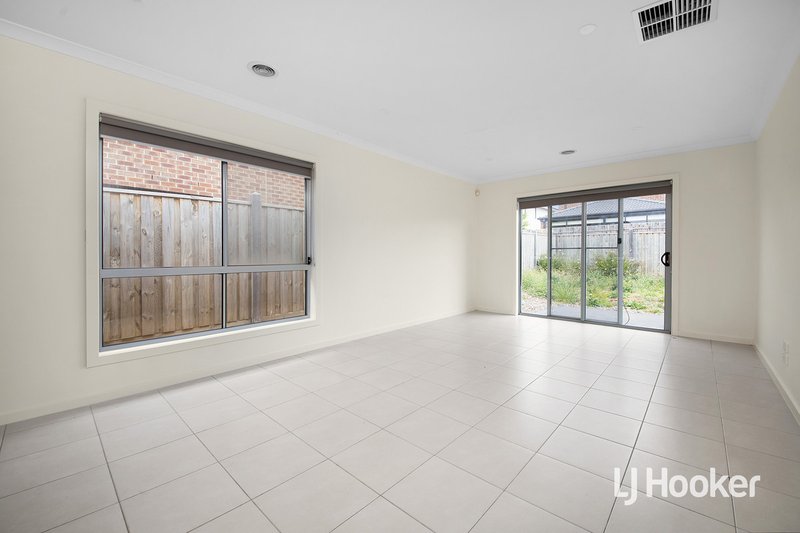 Photo - 209 Haze Drive, Point Cook VIC 3030 - Image 10