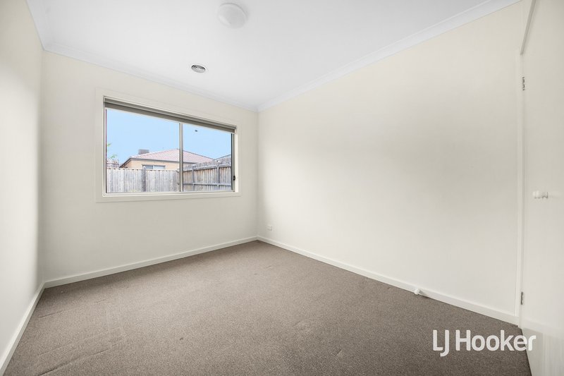 Photo - 209 Haze Drive, Point Cook VIC 3030 - Image 12