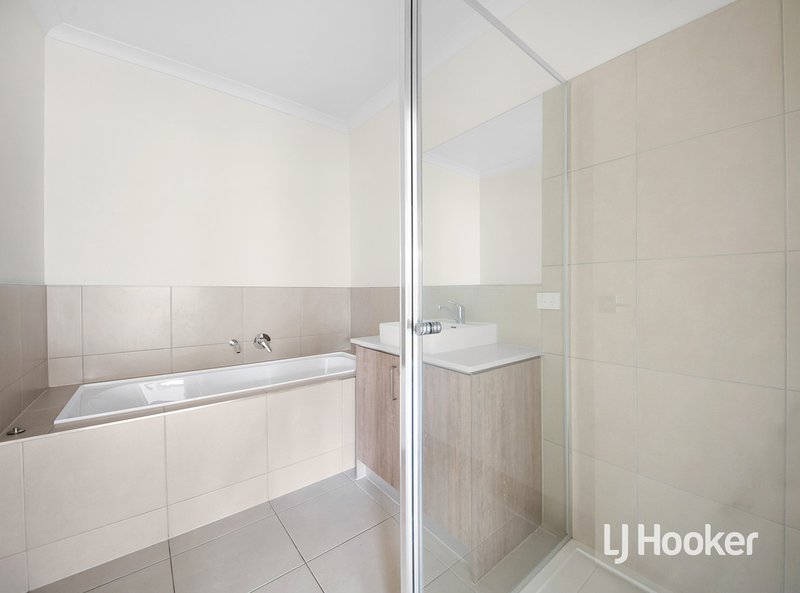 Photo - 209 Haze Drive, Point Cook VIC 3030 - Image 13