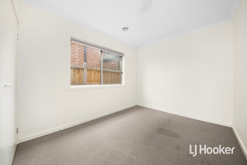 Photo - 209 Haze Drive, Point Cook VIC 3030 - Image 14