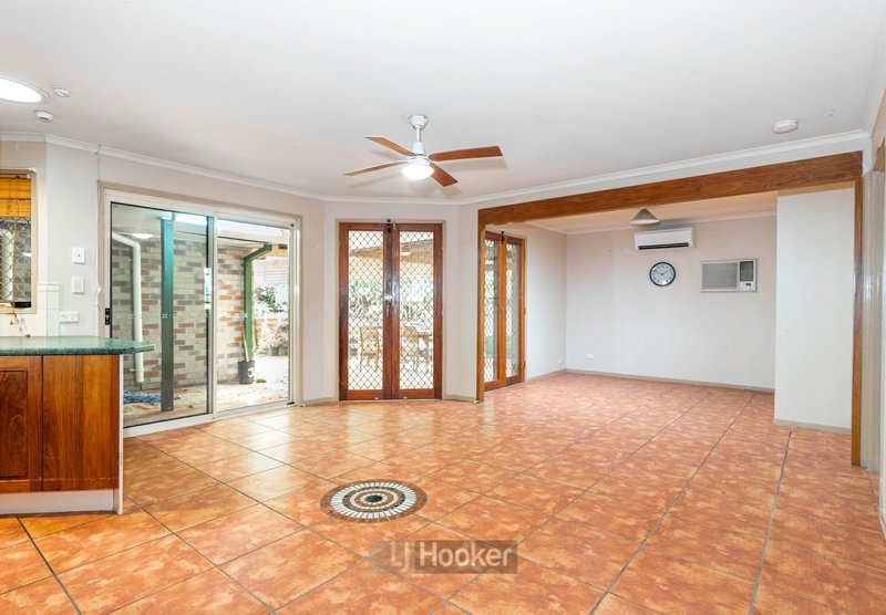 Photo - 209 Mount Warren Boulevard, Mount Warren Park QLD 4207 - Image 2