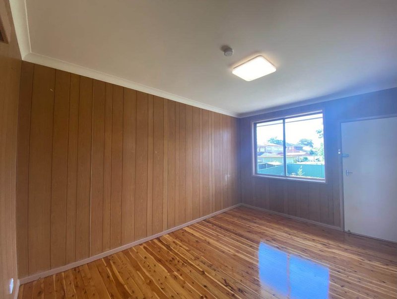 Photo - 209 Wentworth Avenue, Pendle Hill NSW 2145 - Image 4