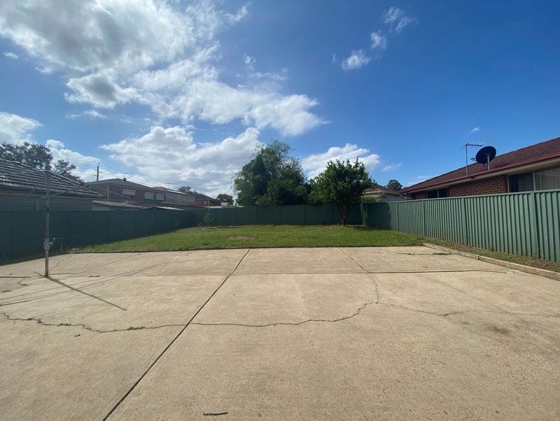 Photo - 209 Wentworth Avenue, Pendle Hill NSW 2145 - Image 9