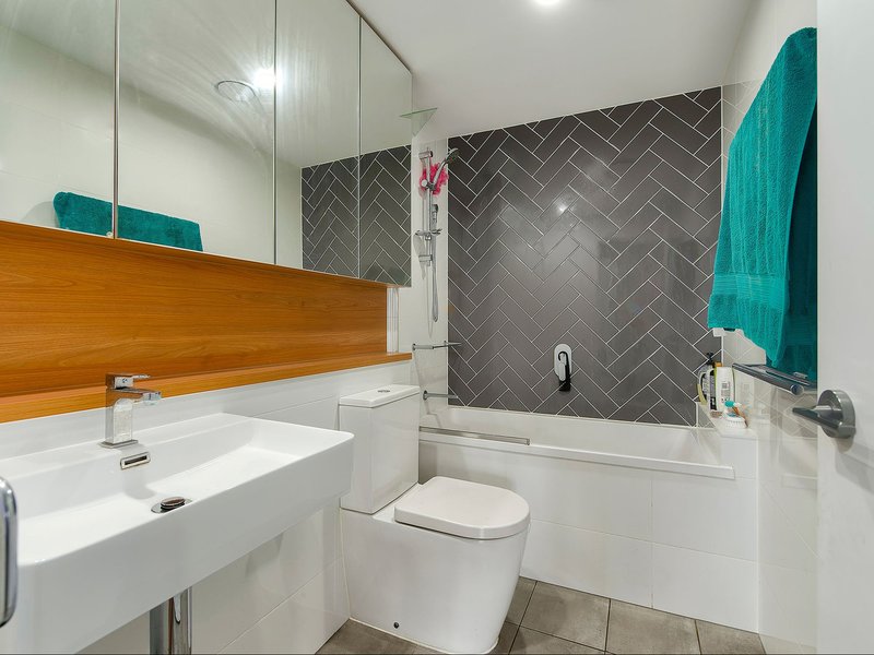 Photo - 209/10 Curwen Terrace, Chermside QLD 4032 - Image 7