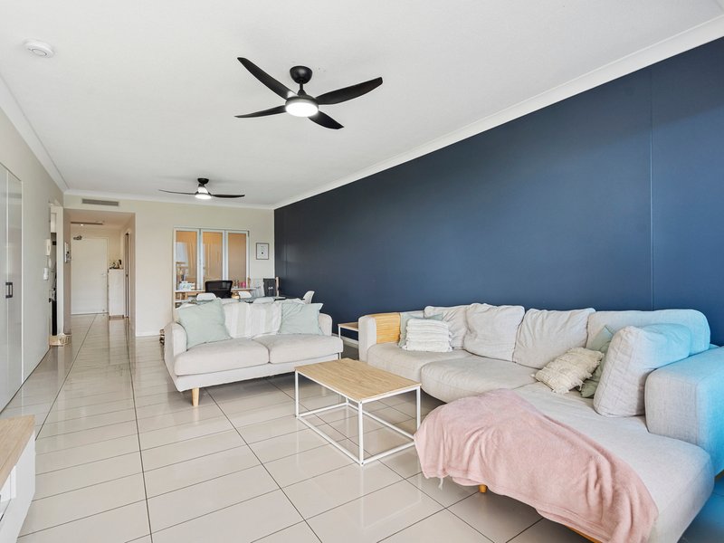 Photo - 209/11 Compass Drive, Biggera Waters QLD 4216 - Image 3