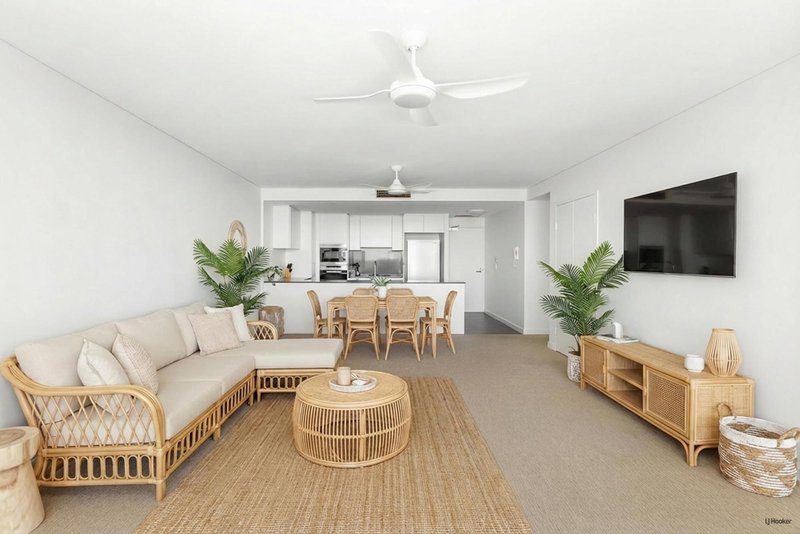 Photo - 209/2 Creek Street, Coolangatta QLD 4225 - Image 2